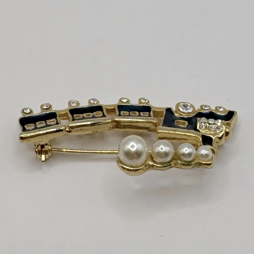 VINTAGE Pearl, Crystal & Enamel Locomotive Train Brooch
